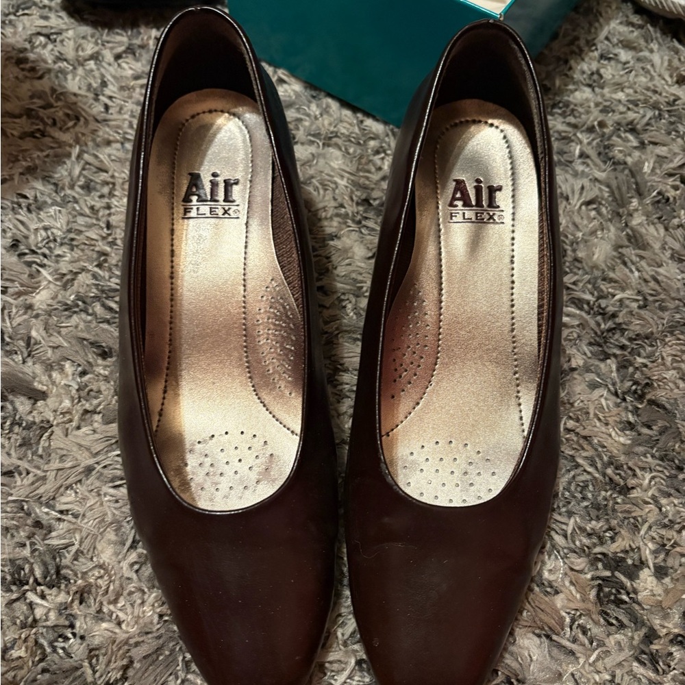Women's Classic Brown Heels
